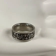 Anillo de trival oculto's foto | Dark Store |  BizneCubano